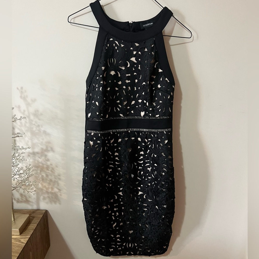 New LE CHÂTEAU Dress